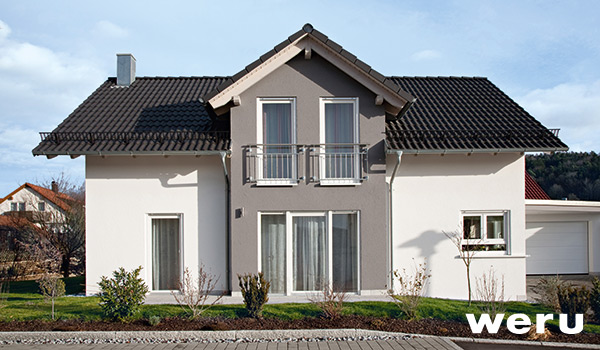 Haus, in weiß mit grauem Erker, mit Bodentiefen Fenstern - Weru